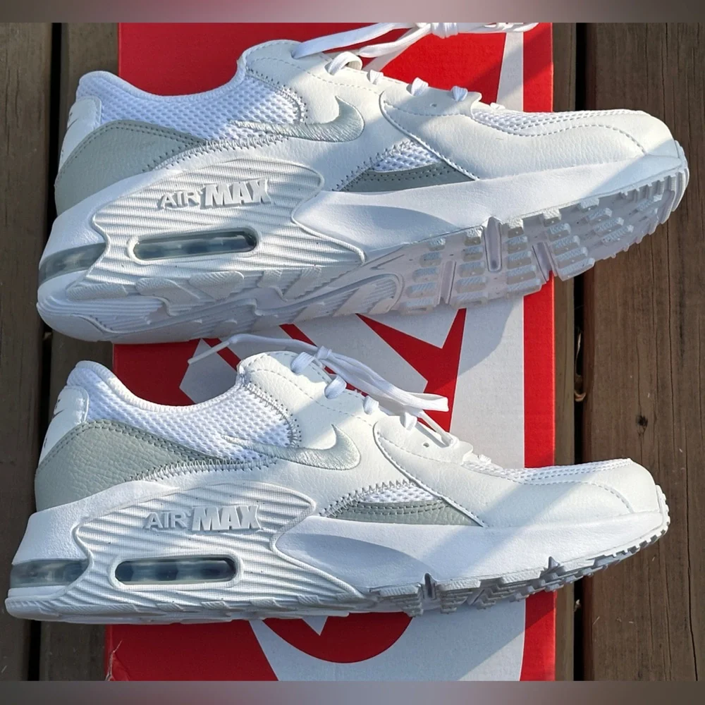 Nike Air Max Excee Low Womens 10 Mens 8.5 All White Lifestyle Casual Sneaker NEW